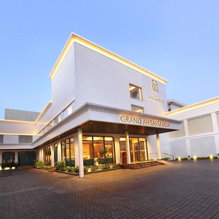 The Grand Ambassador Hotel Kottayam Extérieur photo