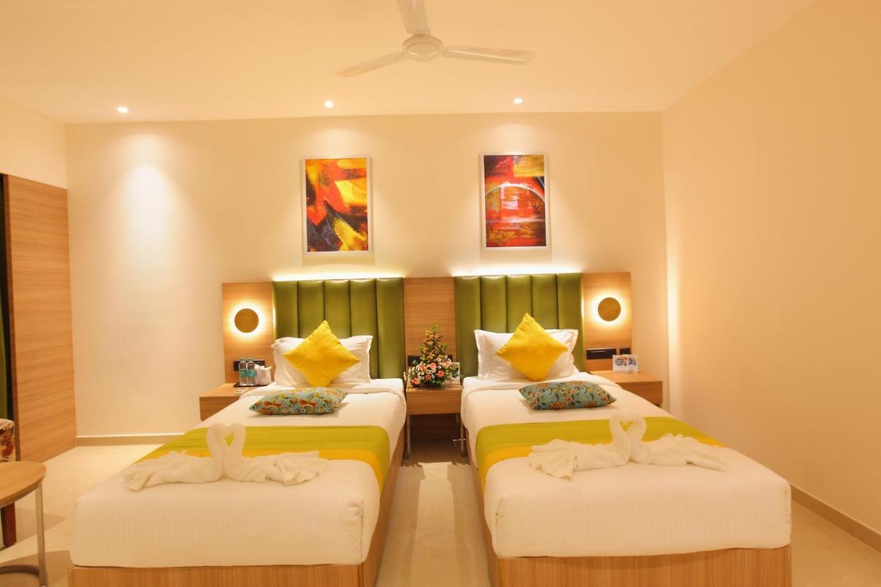 The Grand Ambassador Hotel Kottayam Extérieur photo