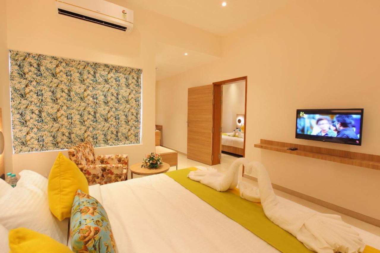 The Grand Ambassador Hotel Kottayam Extérieur photo