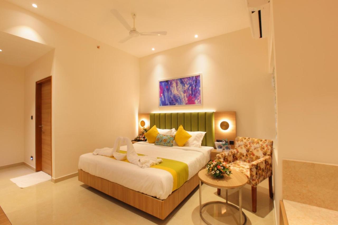 The Grand Ambassador Hotel Kottayam Extérieur photo
