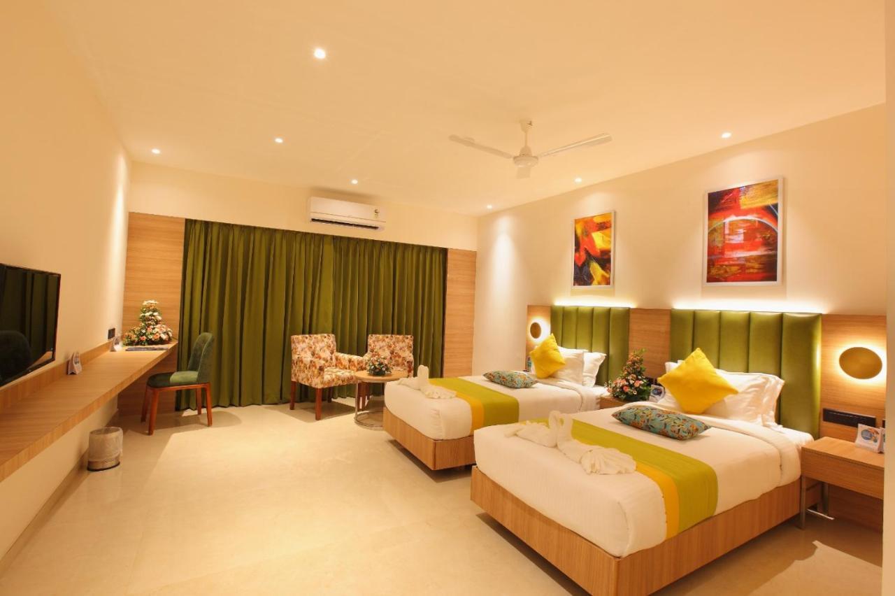 The Grand Ambassador Hotel Kottayam Extérieur photo