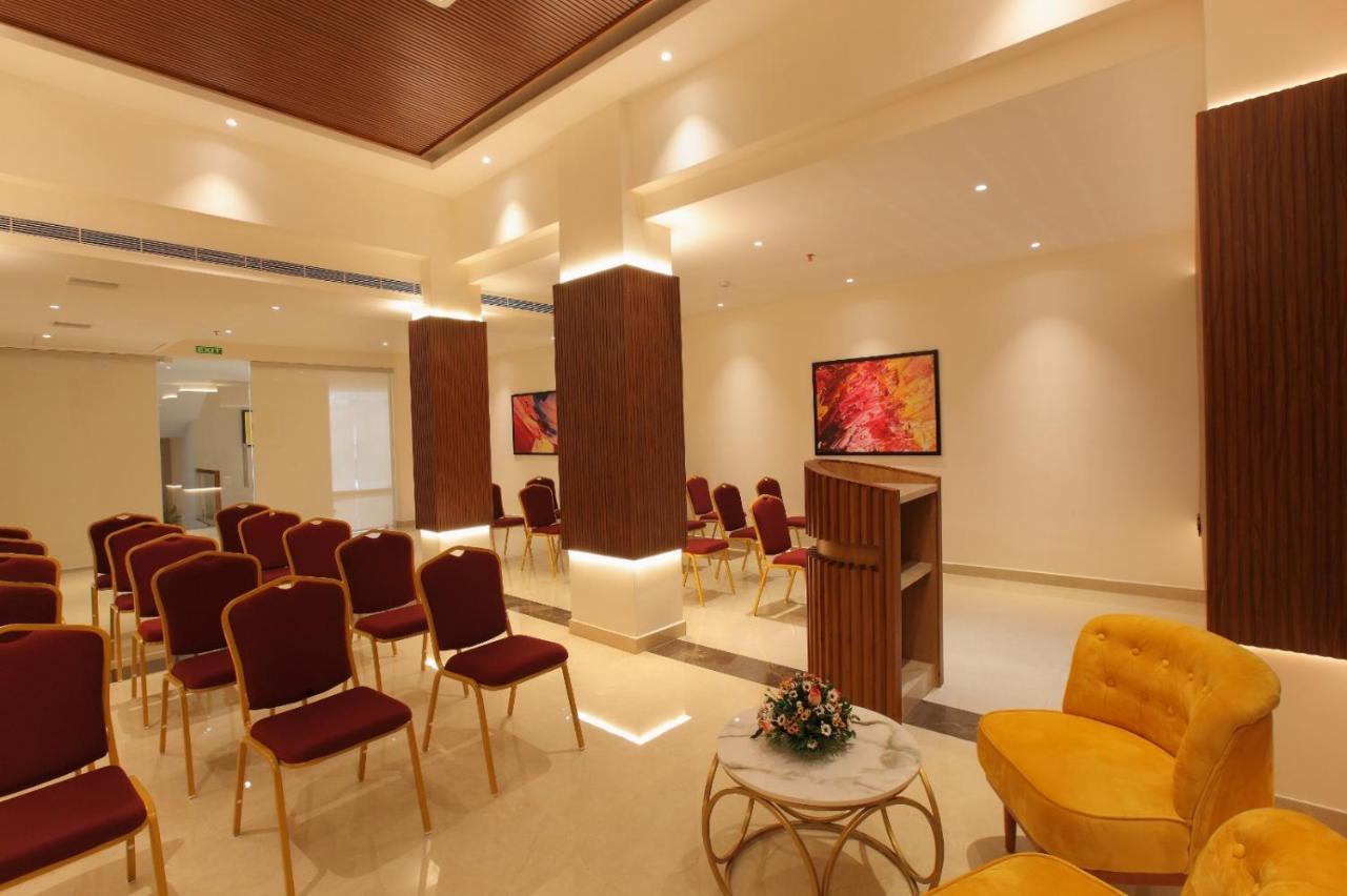 The Grand Ambassador Hotel Kottayam Extérieur photo