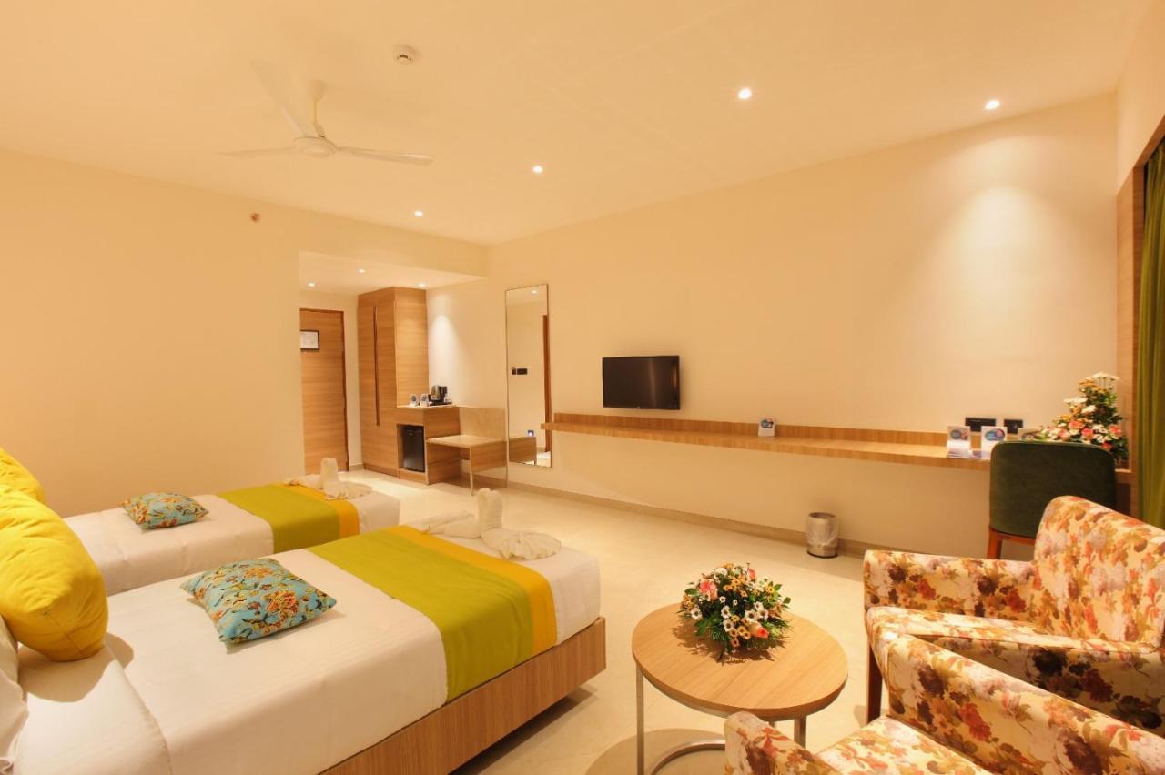 The Grand Ambassador Hotel Kottayam Extérieur photo